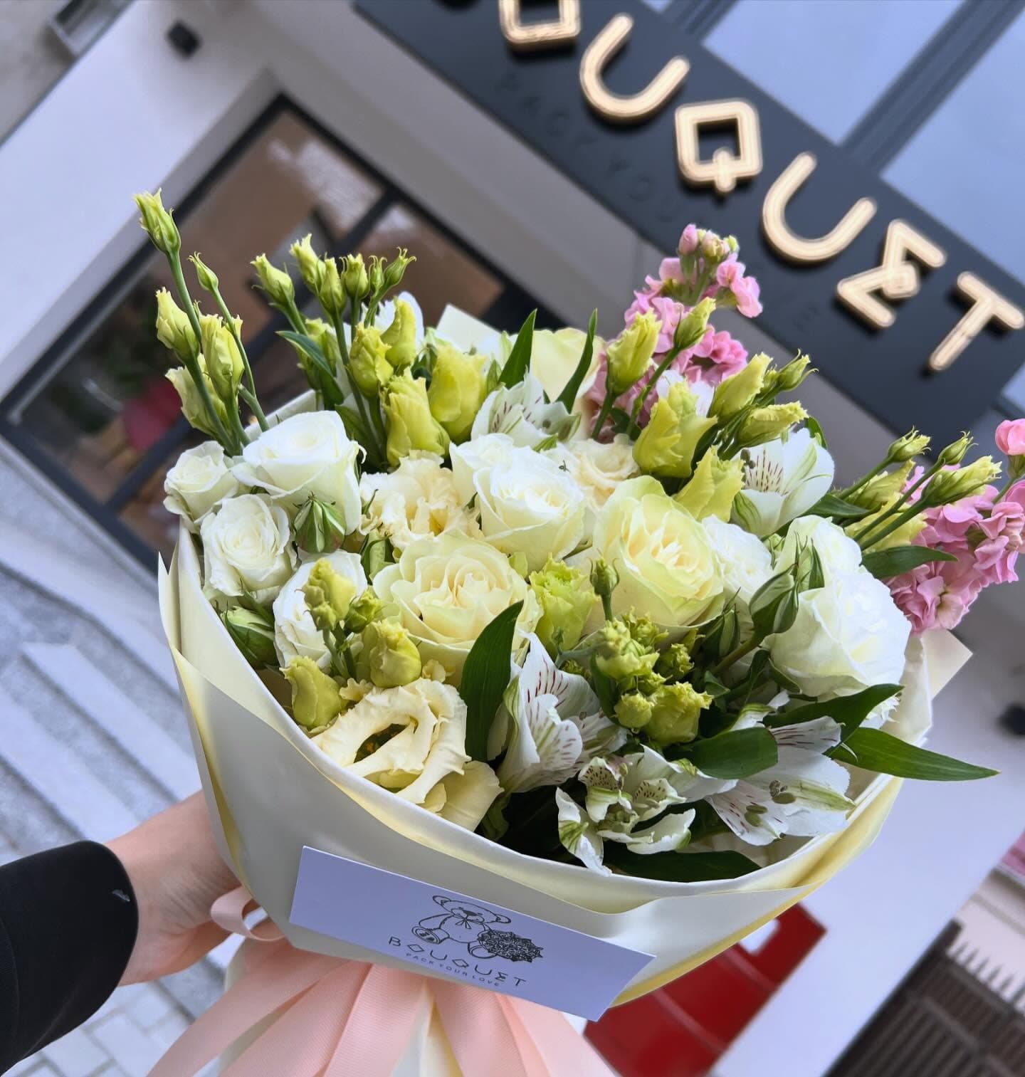 Alb cu lisianthus